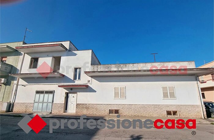 Appartamento con 5 locali in vendita in Via Giovanni Cena, Taranto