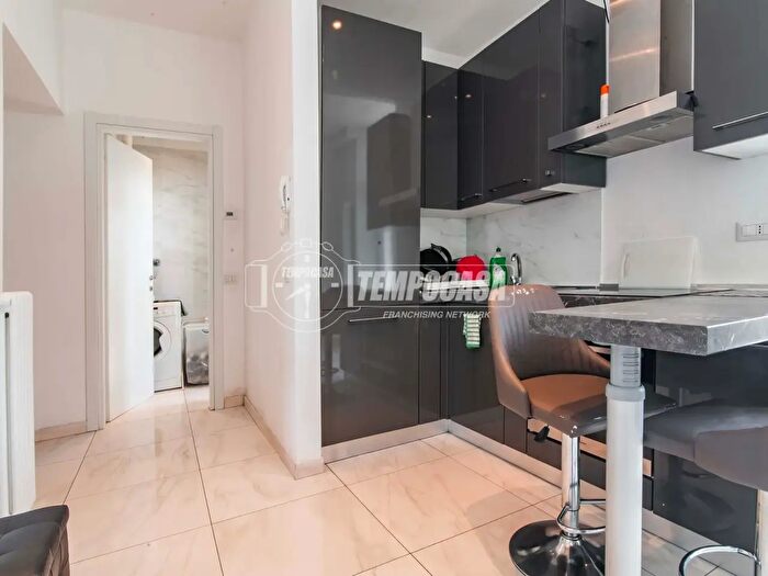 Appartamento bilocale in vendita in Via Varesina, Como