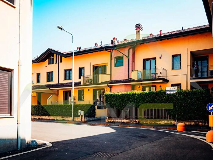 Appartamento bilocale in vendita in Via Broletto, Bellinzago Lombardo