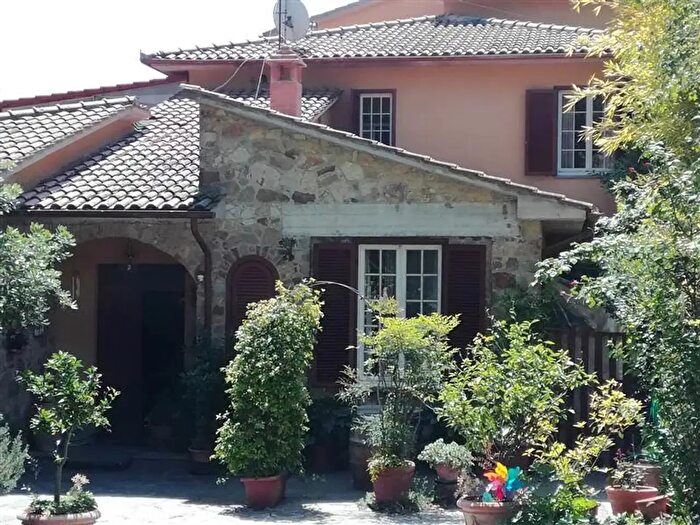 Casa con 10 locali in vendita in Castelnuovo Berardenga
