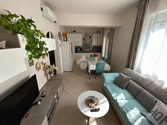Appartamento quadrilocale in vendita in Via Trento, Rapallo