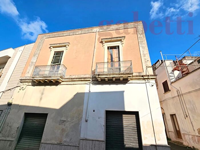 Appartamento con 5 locali in vendita in Vico Antonio Quarta, Copertino