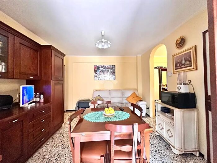 Appartamento quadrilocale in vendita in Via Giosuè Sammartin, Tortona
