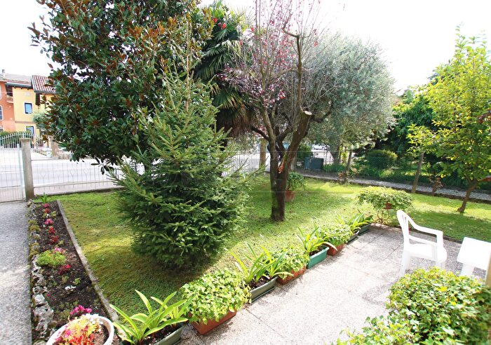 Casa con 9 locali in vendita in Viale Riviera Berica, Vicenza