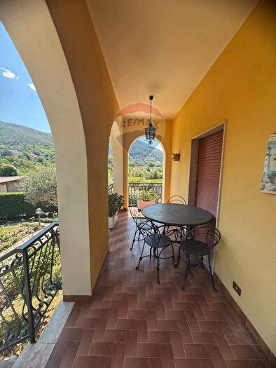 Casa con 5 locali in vendita in Via Salita Risi, SantElia Fiumerapido