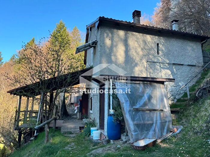 Casa bilocale in vendita in Via Villa, Dossena