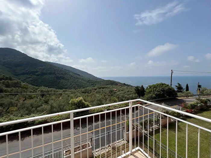 Appartamento con 5 locali in vendita in Lerici