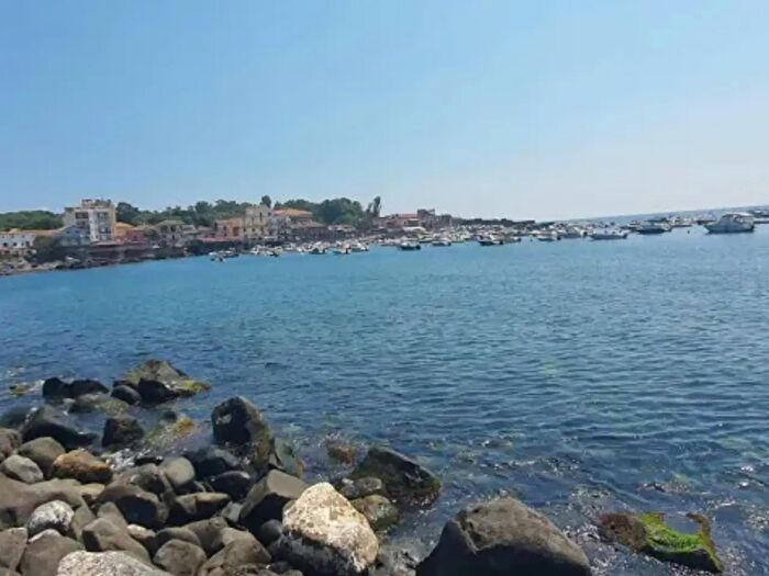 Appartamento con 6 locali in vendita in Via degli Oleandri, Acireale