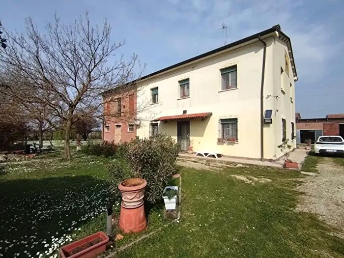 Casa con 6 locali in vendita in Via Gradizza, Conselice