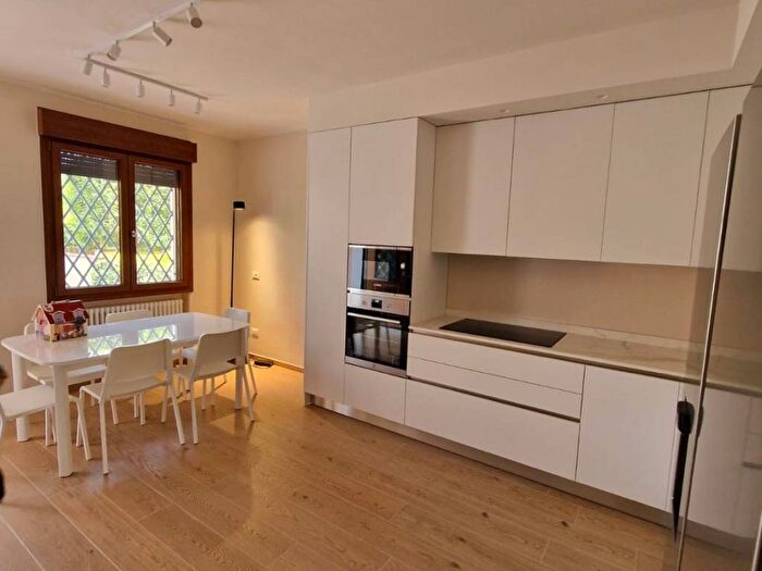 Casa con 5 locali in affitto in Via Piave, Centro, Forte dei Marmi