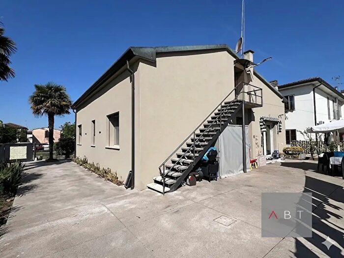 Casa quadrilocale in vendita in Tombolo