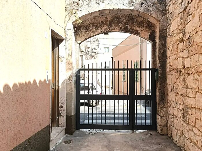 Casa con 6 locali in vendita in Via Fontana, Modica