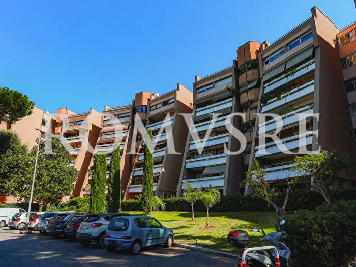 Appartamento con 6 locali in vendita in Piazza Bernardo Zamagna, Roma