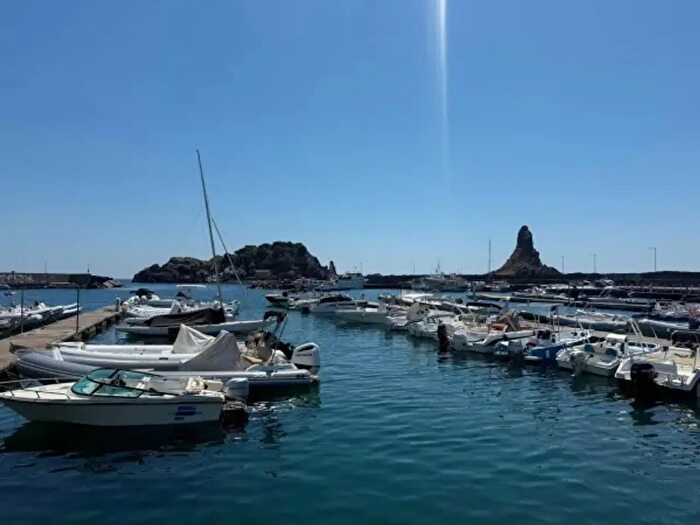 Appartamento bilocale in affitto in Via Provinciale d, Aci Castello