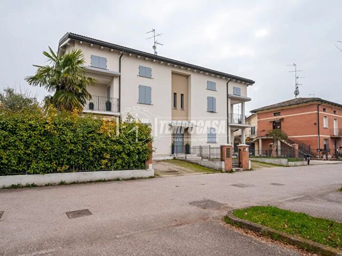 Appartamento trilocale in vendita in Correggio