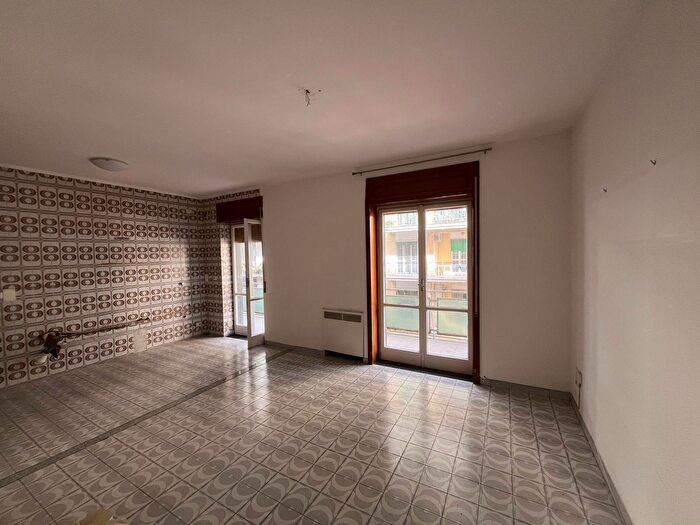 Appartamento trilocale in vendita in Via Trento, Salerno