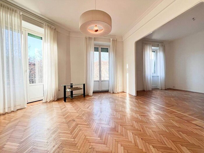 Appartamento con 6 locali in affitto in Viale Lazio, Porta Romana Medaglie dOro, Milano