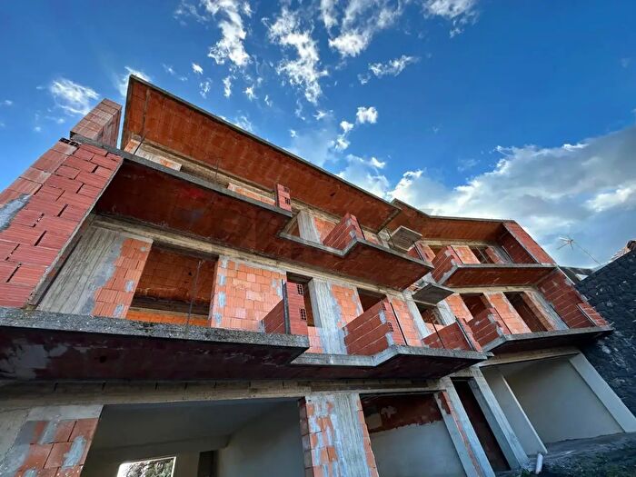 Appartamento trilocale in vendita in Via Quattordicesima Finaita, Zafferana Etnea