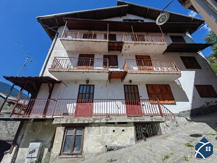 Casa con 10 locali in vendita in Usseaux