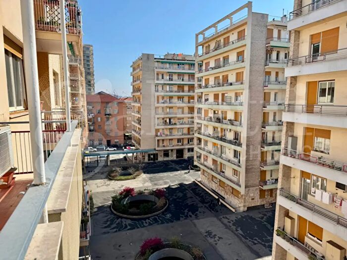 Appartamento con 5 locali in vendita in Via Opisso, Genova