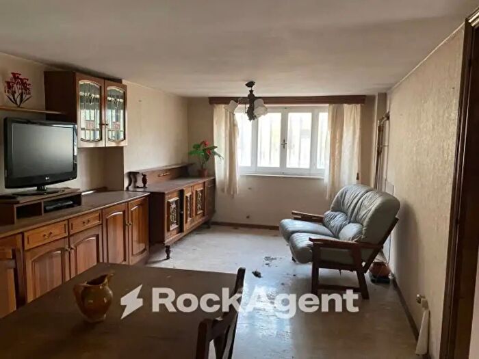 Casa quadrilocale in vendita in Via Case Basse, Foligno