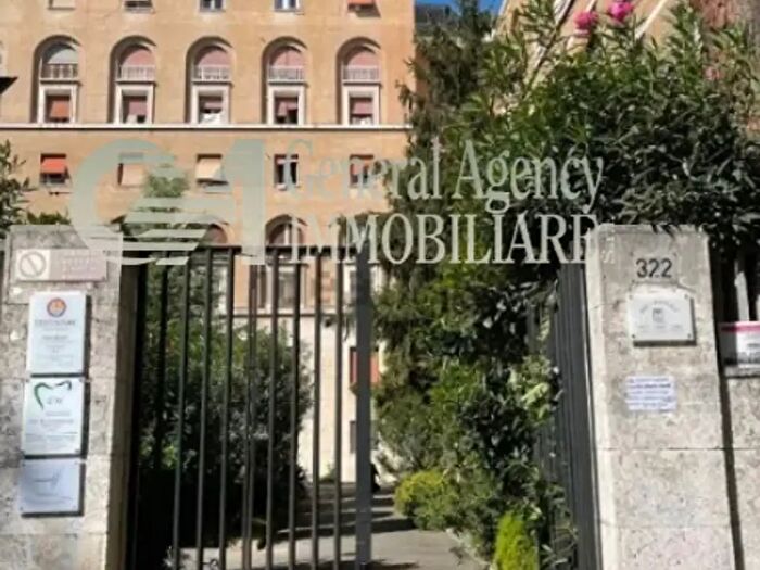 Appartamento quadrilocale in vendita in Via Cristoforo Colombo, Roma