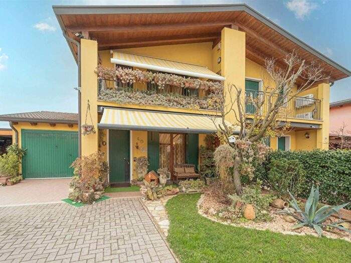 Casa con 6 locali in vendita in via Cimitero, Villanova, Villanova di Camposampiero