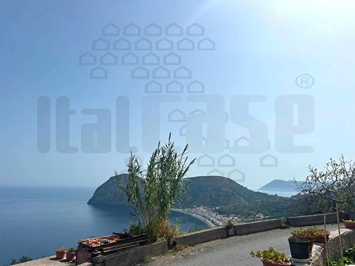 Casa quadrilocale in vendita in Contrada Troffa Lipari, Lipari