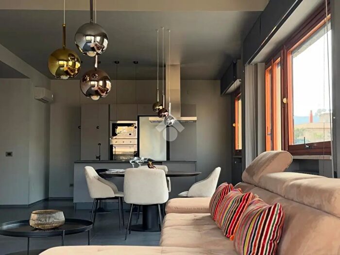 Appartamento quadrilocale in vendita in Via Notarbartolo, Palermo