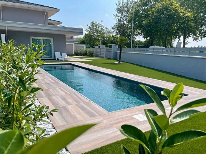 Casa trilocale in affitto in Largo Pitcairn, Lido delle Nazioni, Comacchio