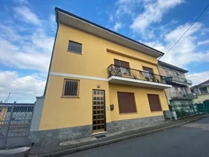 Appartamento quadrilocale in vendita in Via Isolabella Carmagnola, Carmagnola