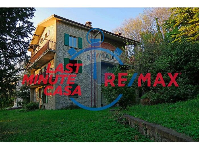 Casa con 10 locali in vendita in Via Borgo Orsini, San Leo