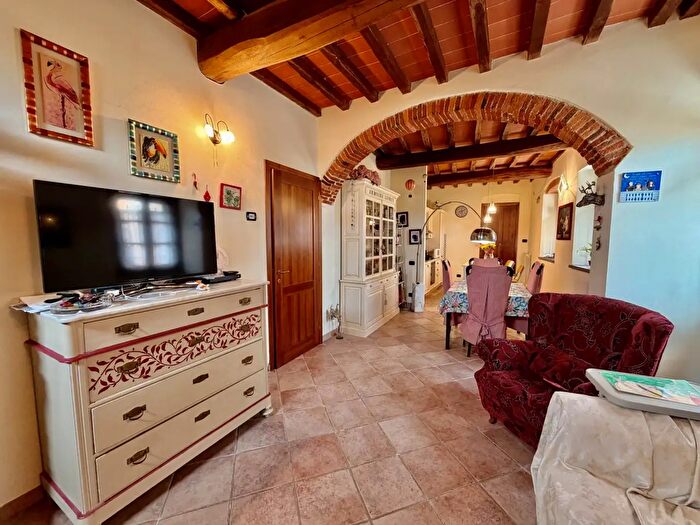Casa con 5 locali in vendita in Pistoia
