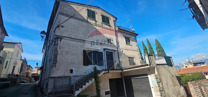 Casa con 10 locali in vendita in Via Procusi, Solopaca