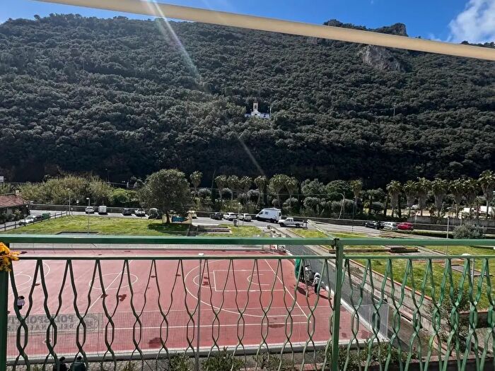 Appartamento bilocale in vendita in Via Cesare Abba, Finale Ligure