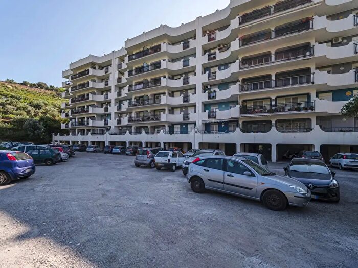 Appartamento quadrilocale in vendita in Via San Basilio Magno, Messina