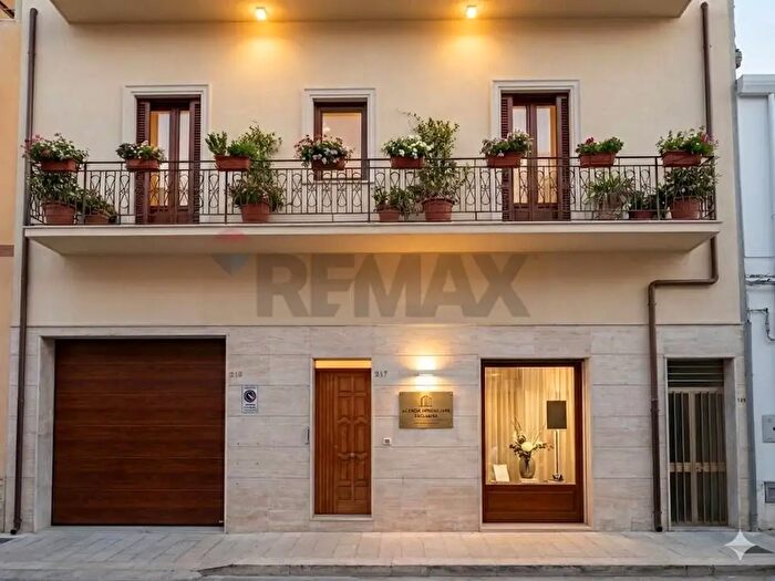 Casa con 10 locali in vendita in Via Firenze, Vittoria