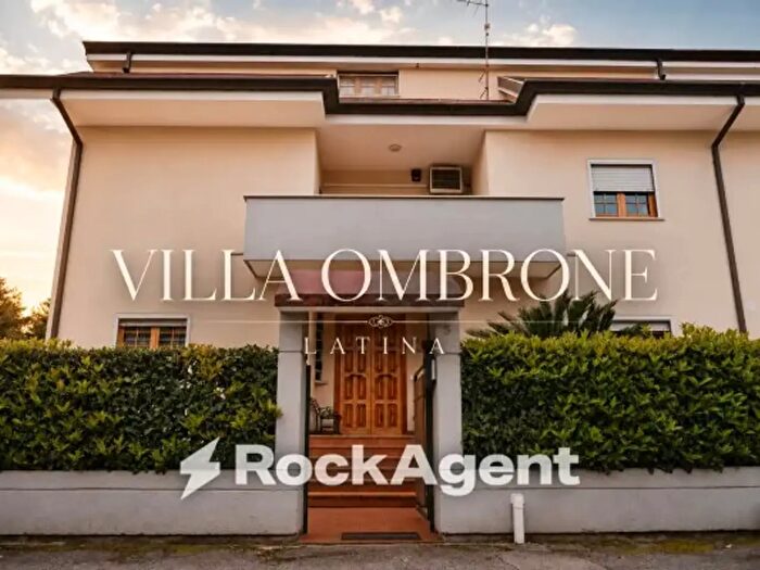 Casa con 6 locali in vendita in Via Ombrone, Latina