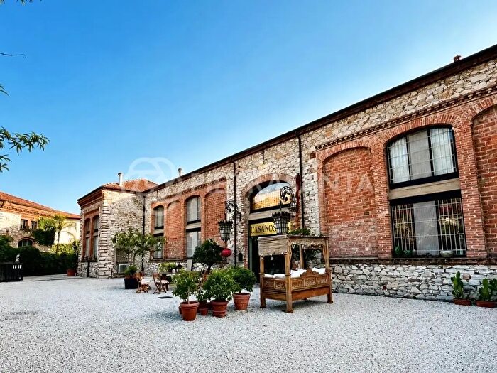 Appartamento con 13 locali in vendita in Pietrasanta