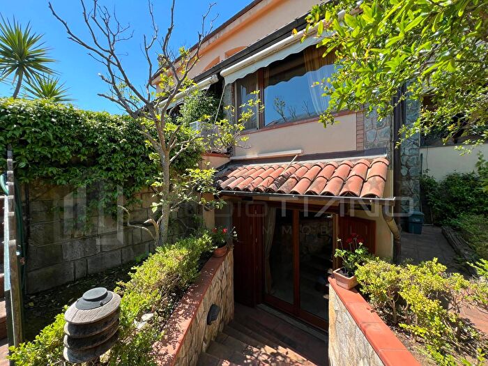 Casa con 8 locali in vendita in Via Sandro Botticelli Loc Ta SantAgostino, Rende