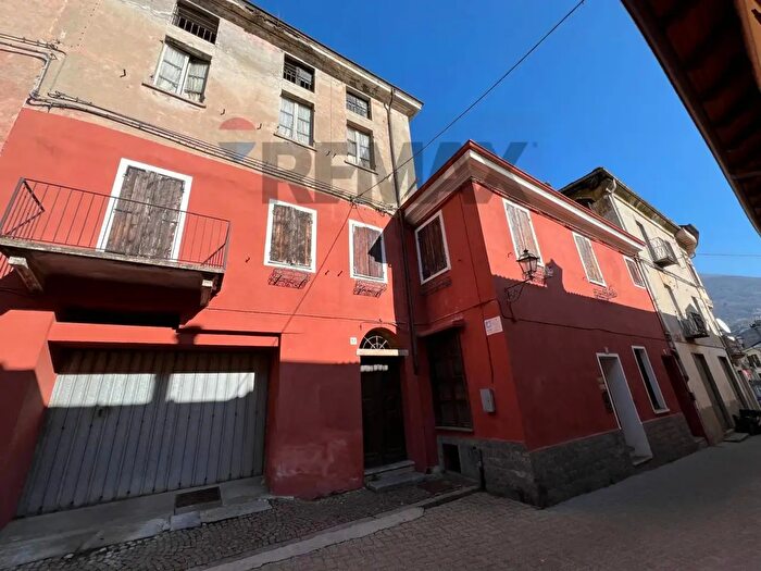 Casa con 7 locali in vendita in Via Caviglione, Pont Canavese