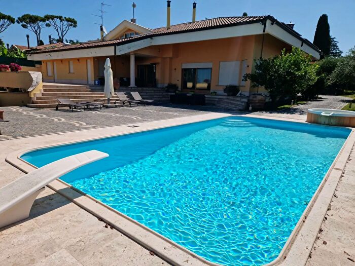 Casa con 8 locali in vendita in Via di Salé, Grottaferrata