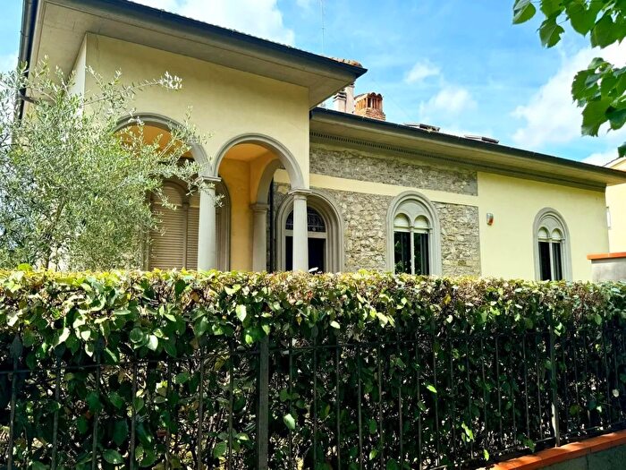 Appartamento con 6 locali in vendita in Prato