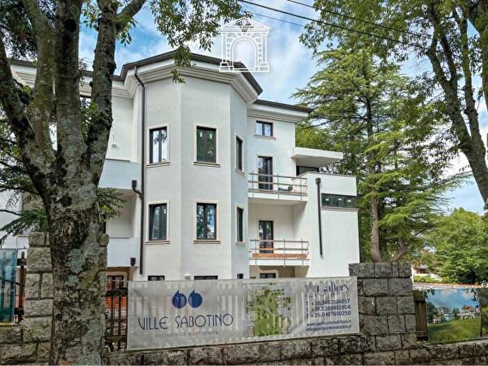 Appartamento quadrilocale in vendita in Via del Sabotino, Trieste