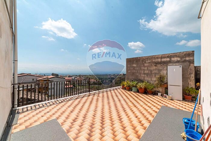 Appartamento con 5 locali in vendita in Via III Retta Ponente, Belpasso