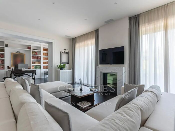 Appartamento con 10 locali in vendita in Via Panama, Roma