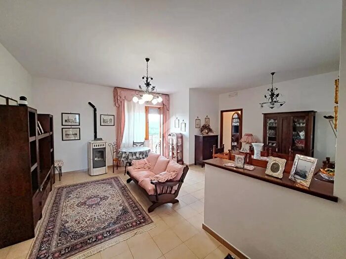 Appartamento trilocale in vendita in Via Papa Giovanni XXIII, Vallerano