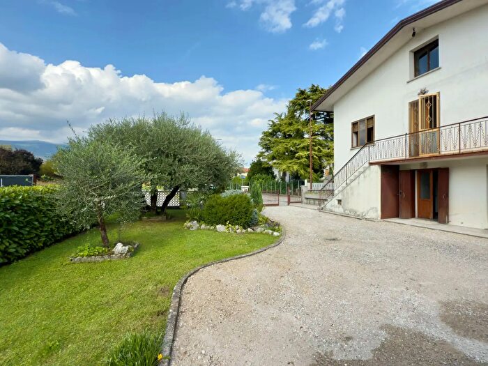 Casa con 9 locali in vendita in Via Filermo, Cordignano