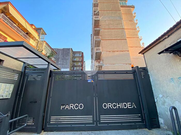 Appartamento con 5 locali in vendita in Via San Donato, Napoli