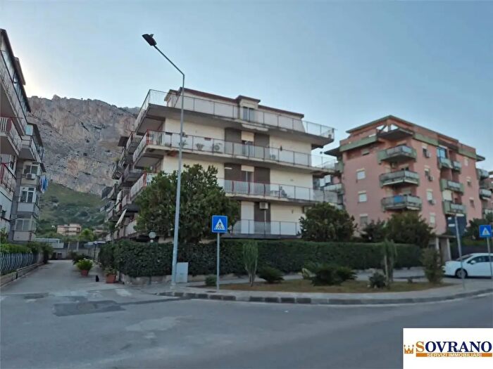 Appartamento con 5 locali in vendita in Capaci